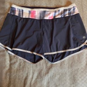 Lululemon- Speed short - Size 8 - Limited Edition Print Band w/Blue bottom